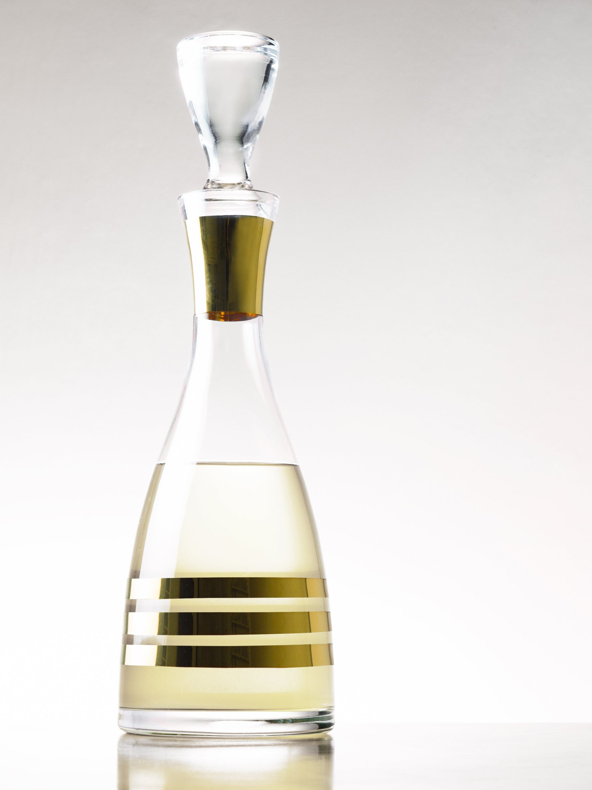 GLD-150DEcanterwithgoldstripesart2