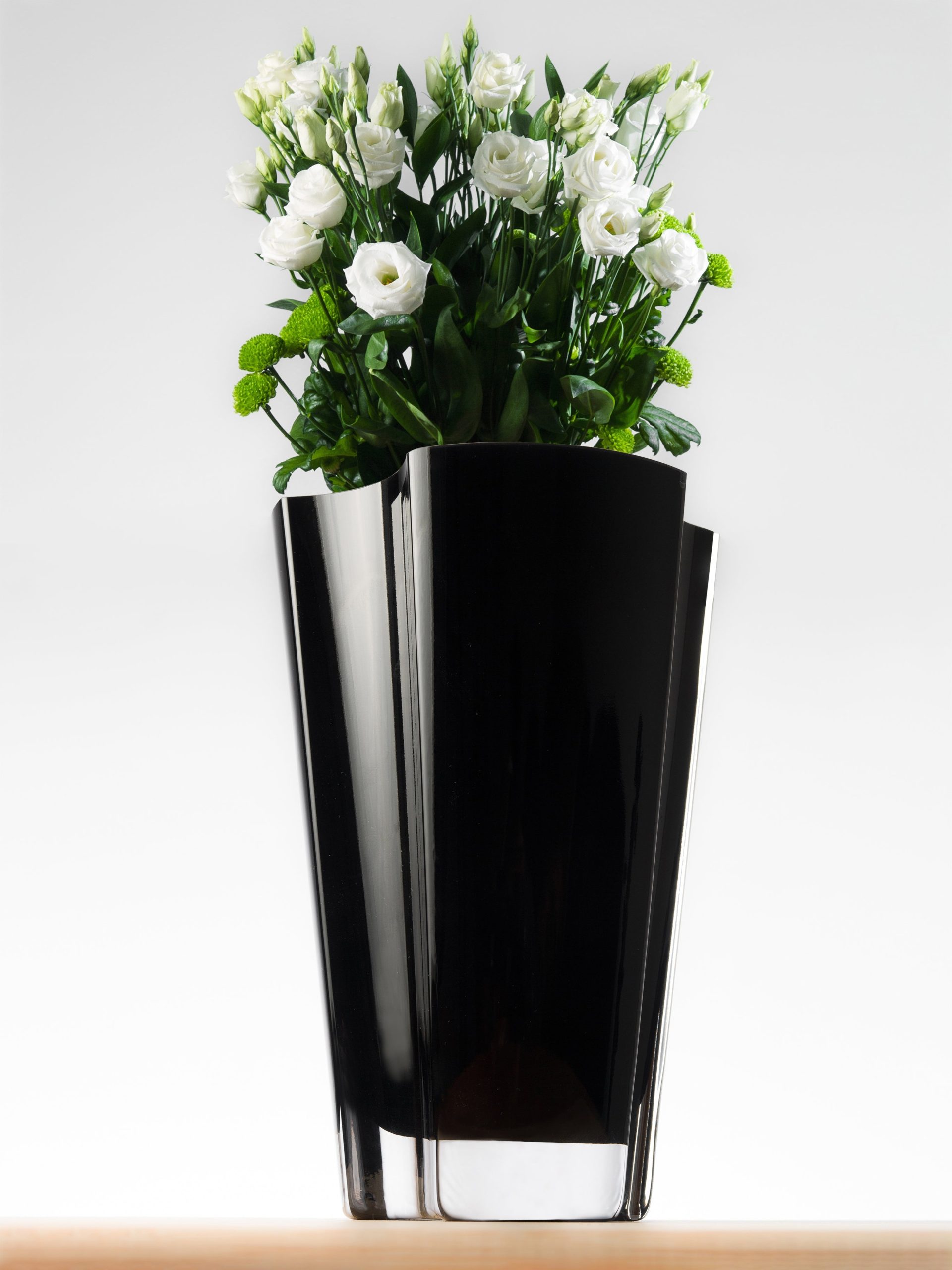 K-610-BLACK_VASE_art_003_1